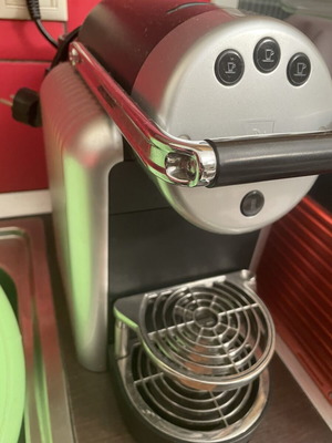 Επαγγελματική μηχανή καφέ Nespresso Genius
