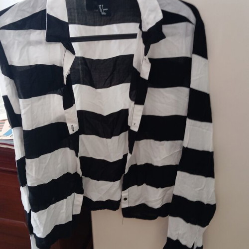 H&M shirt size 34 black and white like new