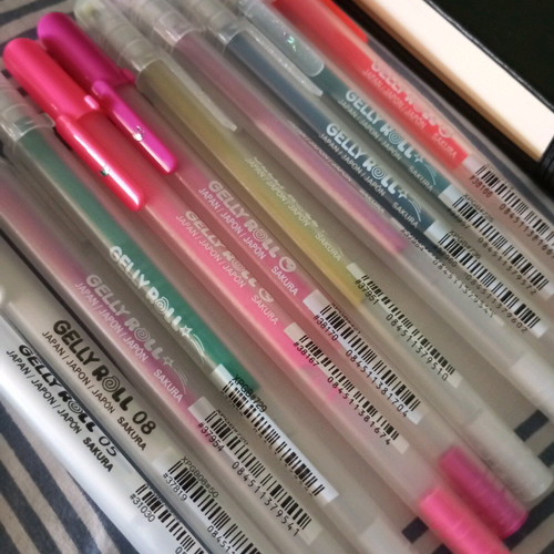 Sakura pens set like new