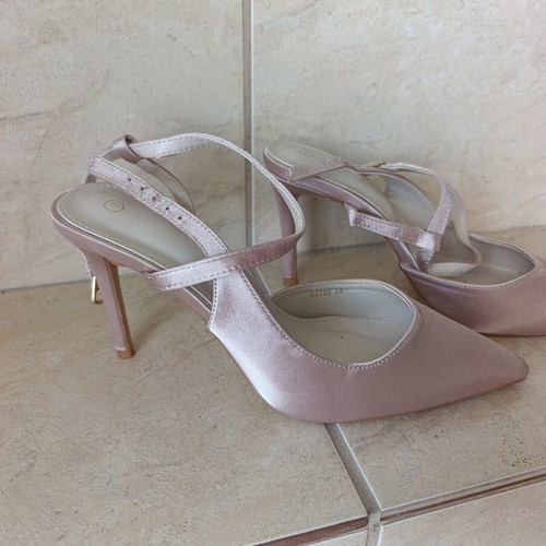 Pumps size 38 like new, beige