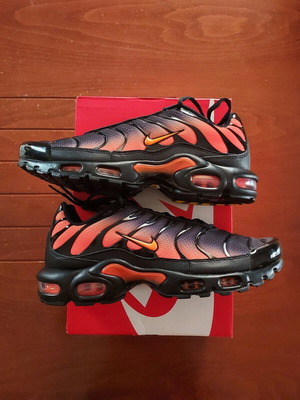 Nike Air Max Plus TN sneakers brand new black orange