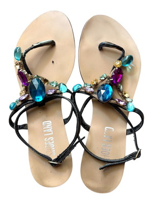 Flat sandals with stones 37