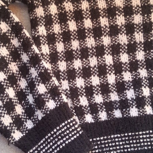 Mango short winter sweater used, black and white, size M