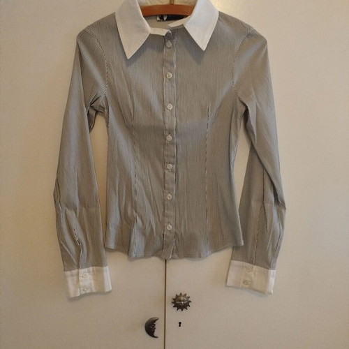 Striped elastic shirt size M like new, white-blue