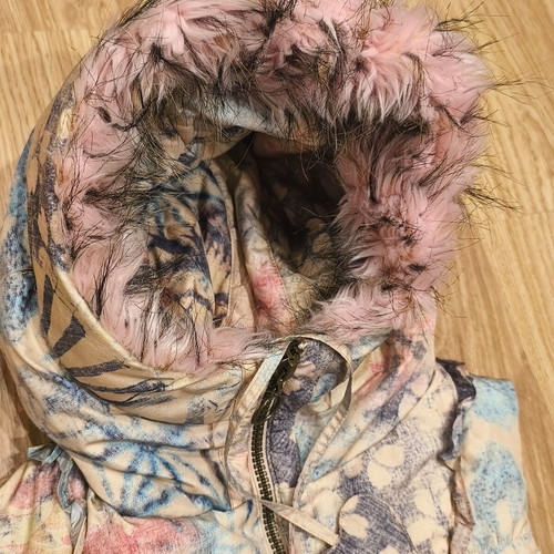 Daite Womens Hooded Puffer Vest faux fur trim, floral skull print, size UK 12 EU 38, like new