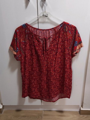 Printed viscose blouse like new, size L, red multicolor