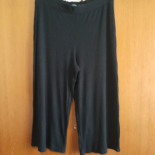 Παντελόνι 3/4 Bershka μεταχειρισμένο, μέγεθος XL, μαύρο
