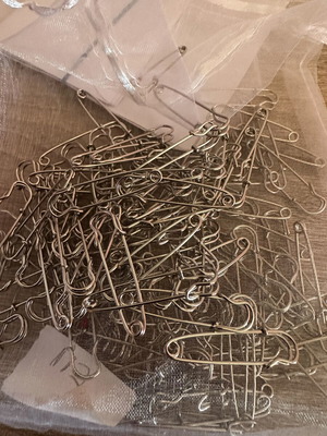 Safety pins pack of 100 reinforced for baptism favors