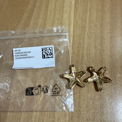 H&M gold starfish earrings new with embossed design
