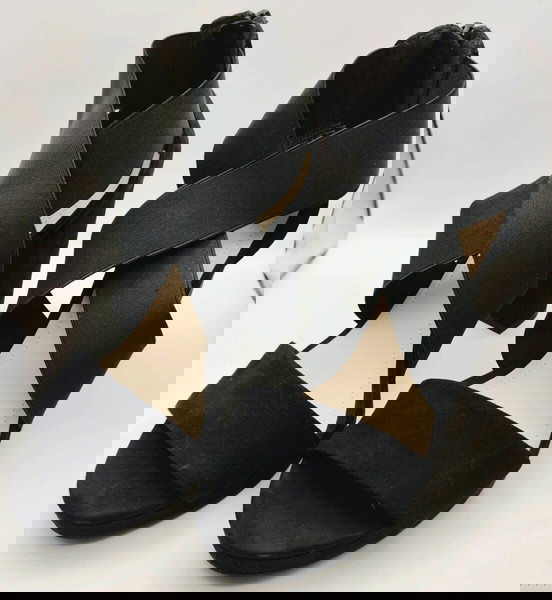 Μαύρα πέδιλα H&M