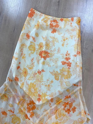 Y2K skirt with floral print