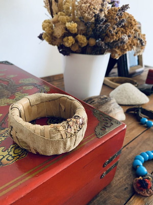 Handmade leather bracelet like new, beige by DYENS + FOTINAKI
