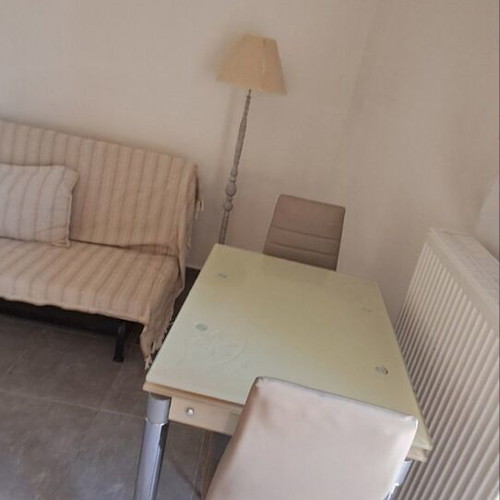 Extendable glass dining table with two chairs