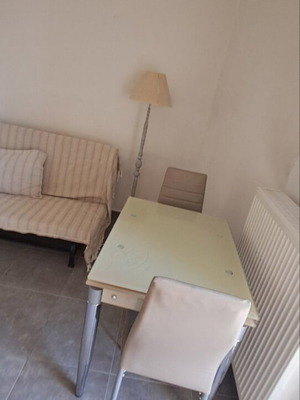 Extendable glass dining table with two chairs