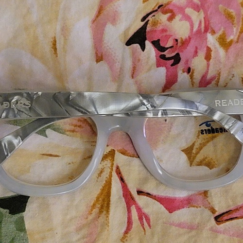 Reading glasses +3.00 diopters, grey and silver