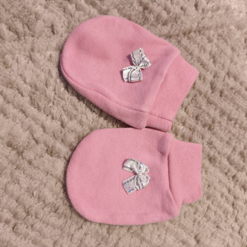 Baby mittens like new, pink