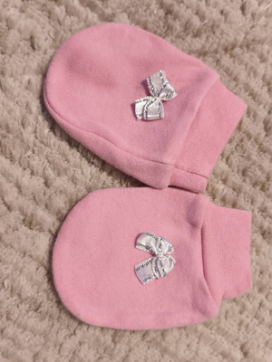 Baby mittens like new, pink