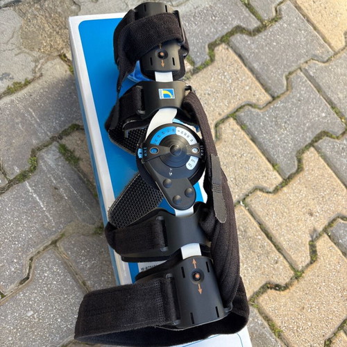 Telescopic functional brace with goniometer used for left arm