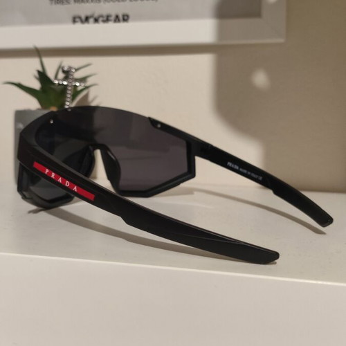 Prada sunglasses with case, new, black