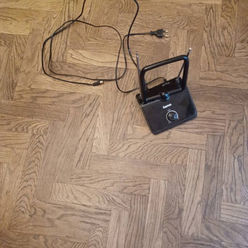 Hama DVB-T2 Indoor TV Antenna Like New, Black with Adjustable Amplifier