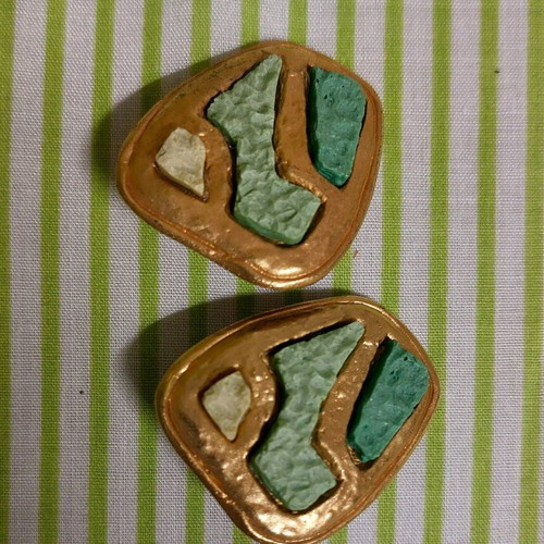Vintage Faux Bijoux Clip Earrings like new, gold and green