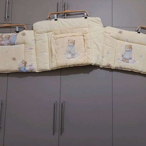 Baby bedding set yellow like new with teddy bears for crib