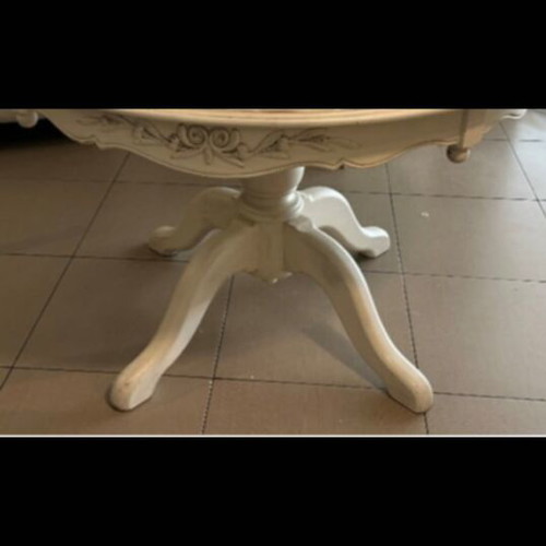 Round dining table French origin like new, snappy chic