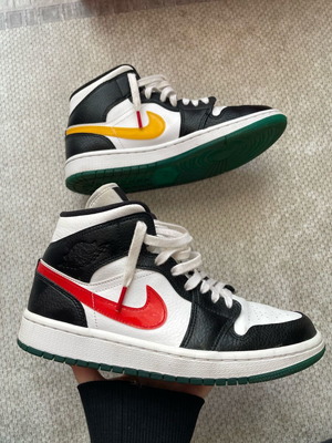 Jordan 1 Mid athletic shoes used multicolor, size 39