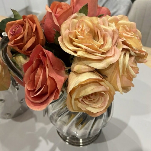 Flower bouquet with 5 roses and leaves by Sia new