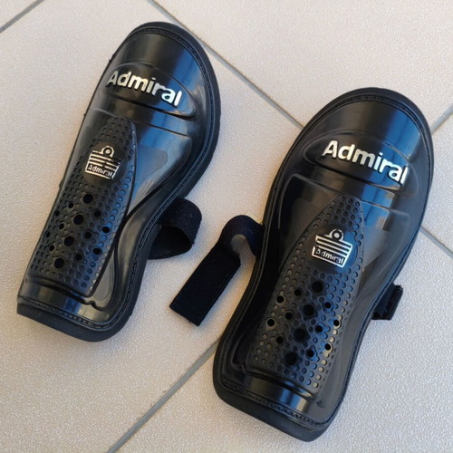 Admiral Slip Pro children's shin guards like new