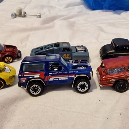 Hot Wheels and Matchbox toy cars like new