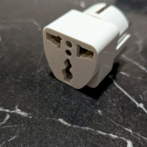 Travel Plug Adapter like new