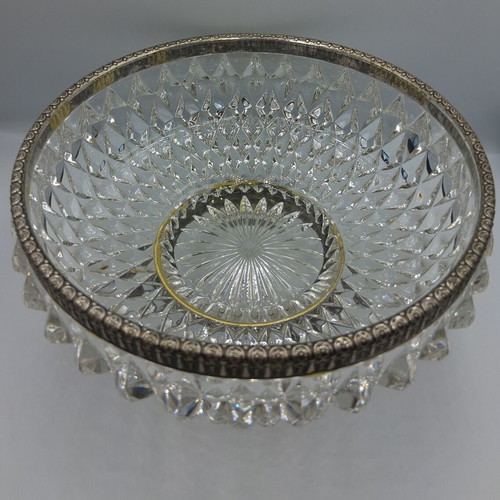 Vintage glass bowl with metal base, like new decorative fruit centerpiece