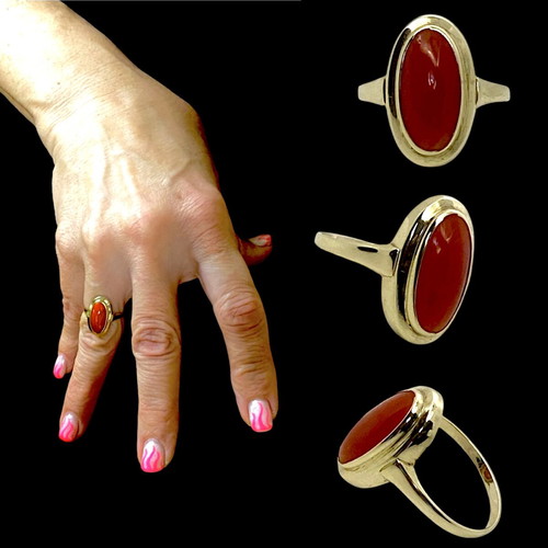 Gold ring with Mediterranean coral like new