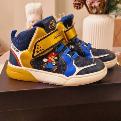 Geox Super Mario boots like new with lights, size 31
