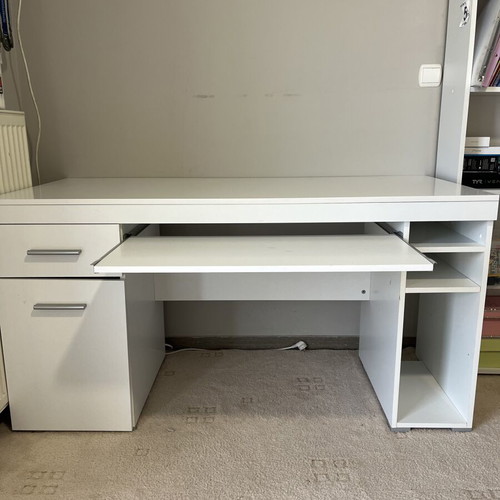 Desk like new, ideal for work and computer use