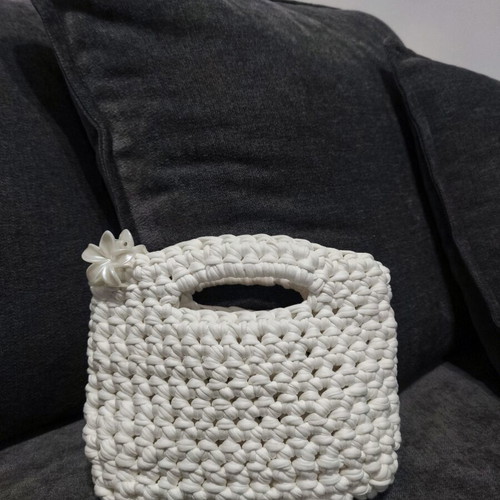 Knitted white bag like new
