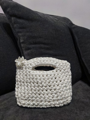 Knitted white bag like new