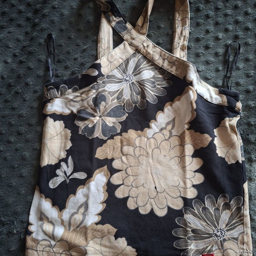 Floral women's top small size like new, black and beige