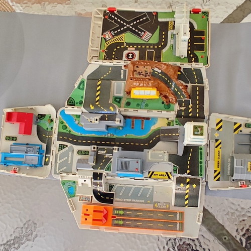Vintage Micro Machines Mobile City Van Playset Galoob 1991