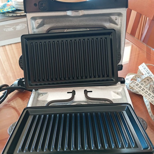 Toaster new, dimensions 22x20 cm with 22x13 cm plates