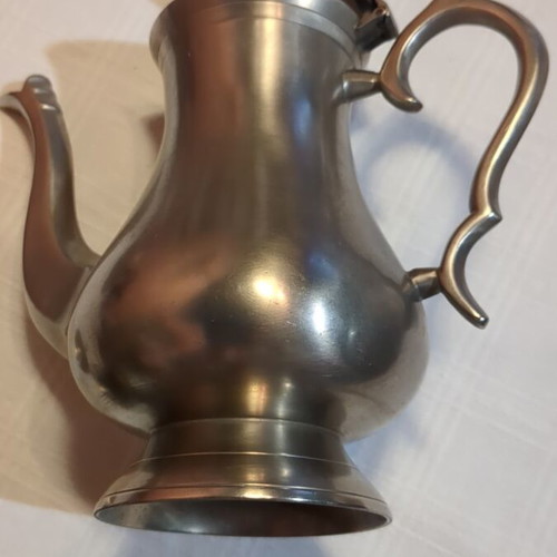 Tin Tea Set like new, 4 pieces, made in India