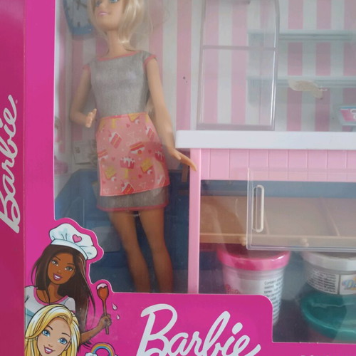 Barbie pastry shop new in box