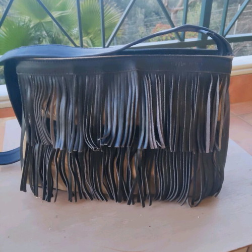 Leather bag with fringes il gatto like new