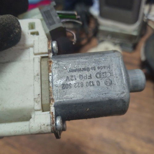 Electric window motor front right A2048200242 for Mercedes-Benz C-class (W204) C 180 used