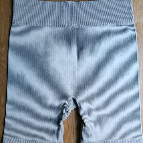 GSA Women's Ribbed Biker Leggings Large like new, gray