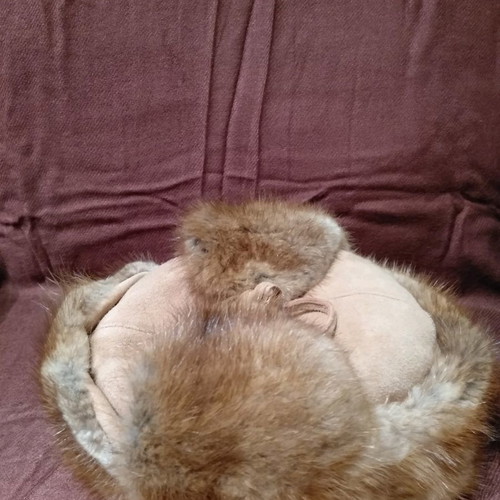Leather hat with fur size XS like new