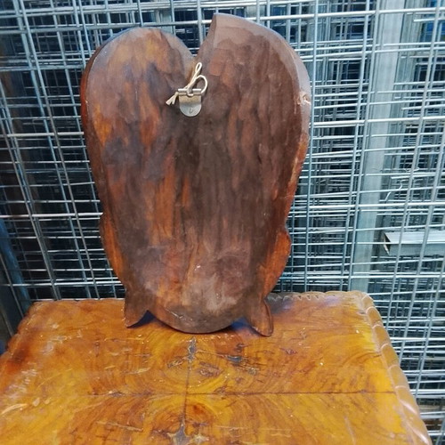 Wooden hanging totem used 33x25cm decorative