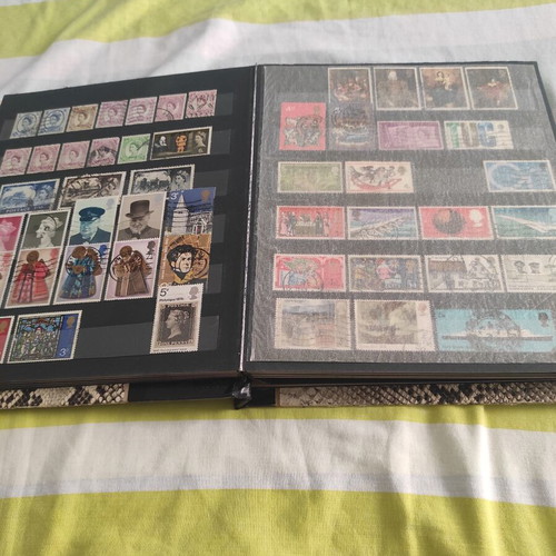 Stamps like new, 702 pieces with album