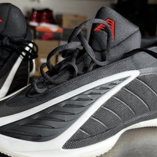 Adidas AE2 basketball shoes new, size 44.5, black